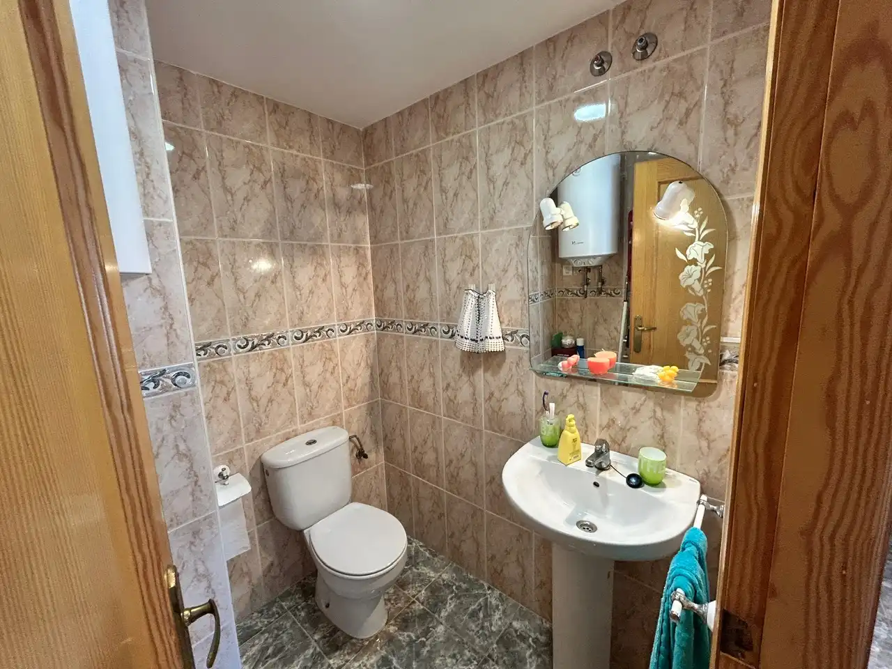 Baño de Apartamento en venta en Miramar con Aire acondicionado, Terraza y Amueblado