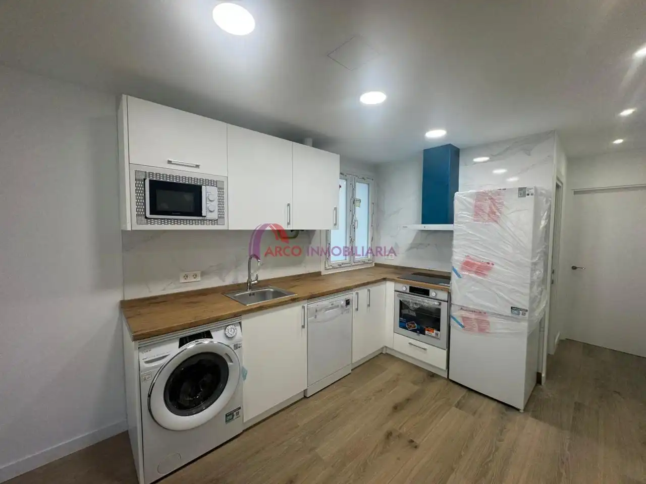 Cuina de Apartament en venda en Burgos amb Calefacció i Balcó