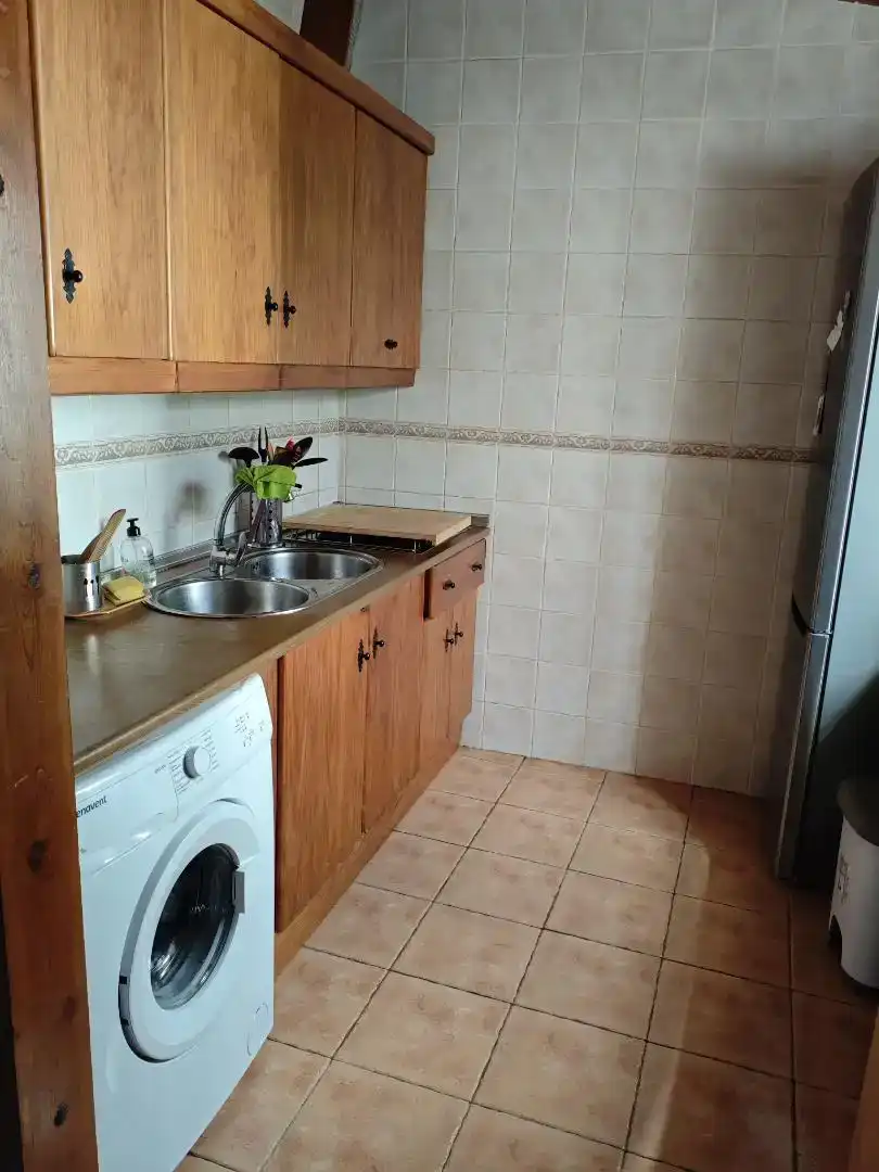 Cocina de Piso para compartir en Iznate con Aire acondicionado