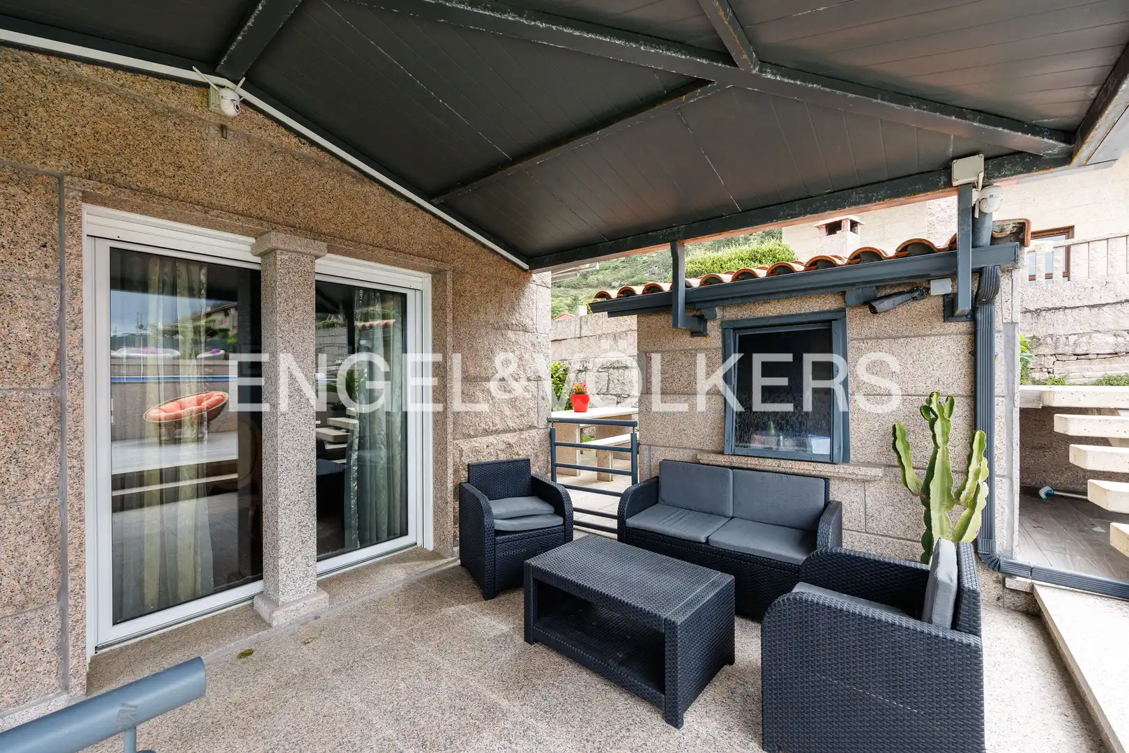 Terrassa de Casa o xalet en venda en Oia amb Calefacció, Jardí privat i Parquet