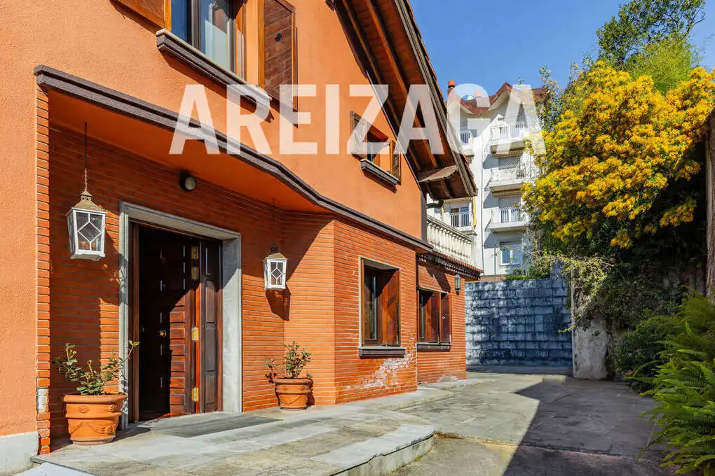 Vista exterior de Casa o xalet en venda en Donostia - San Sebastián  amb Aire condicionat, Calefacció i Terrassa