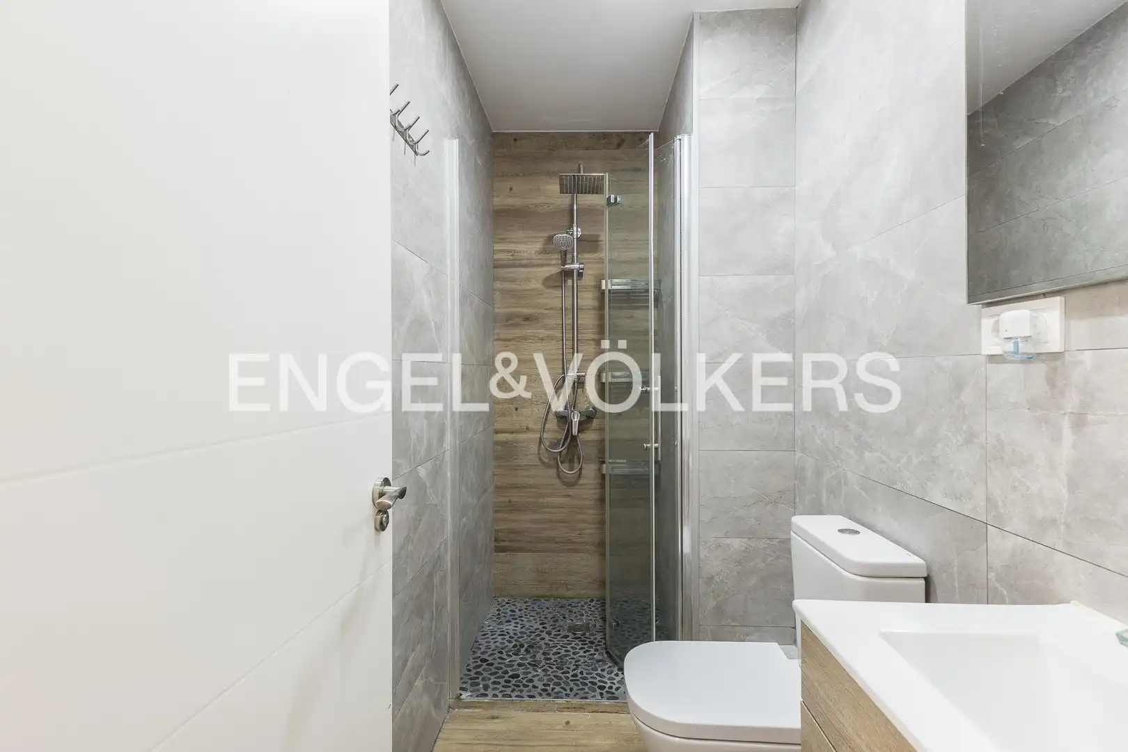 Baño de Piso en venta en L'Hospitalet de Llobregat con Aire acondicionado, Calefacción y Terraza