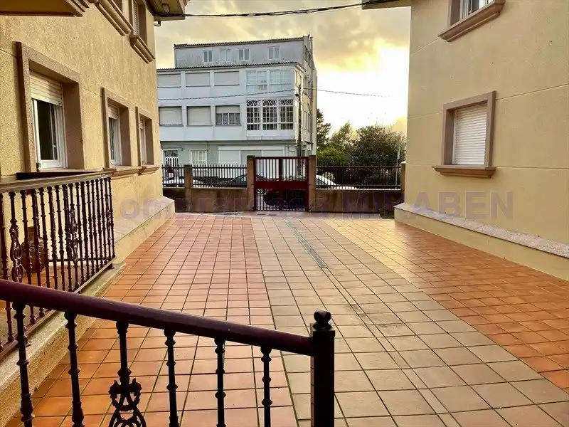 Vista exterior de Àtic de lloguer en Boiro amb Calefacció, Terrassa i Moblat