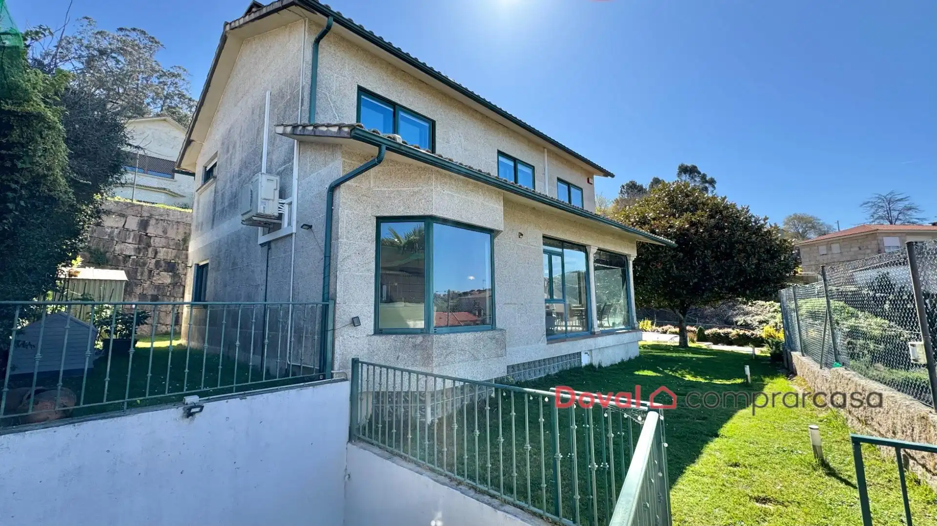 Vista exterior de Casa o xalet en venda en Vigo  amb Aire condicionat, Calefacció i Jardí privat