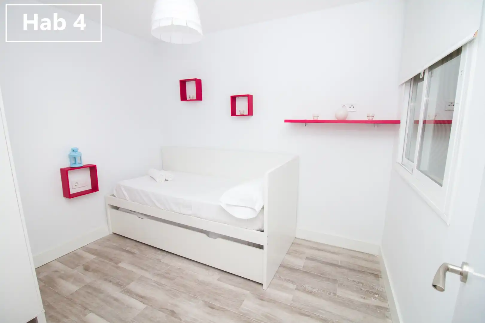 Bedroom of Flat for share in Málaga  with Air Conditioner, Heating and Furnished