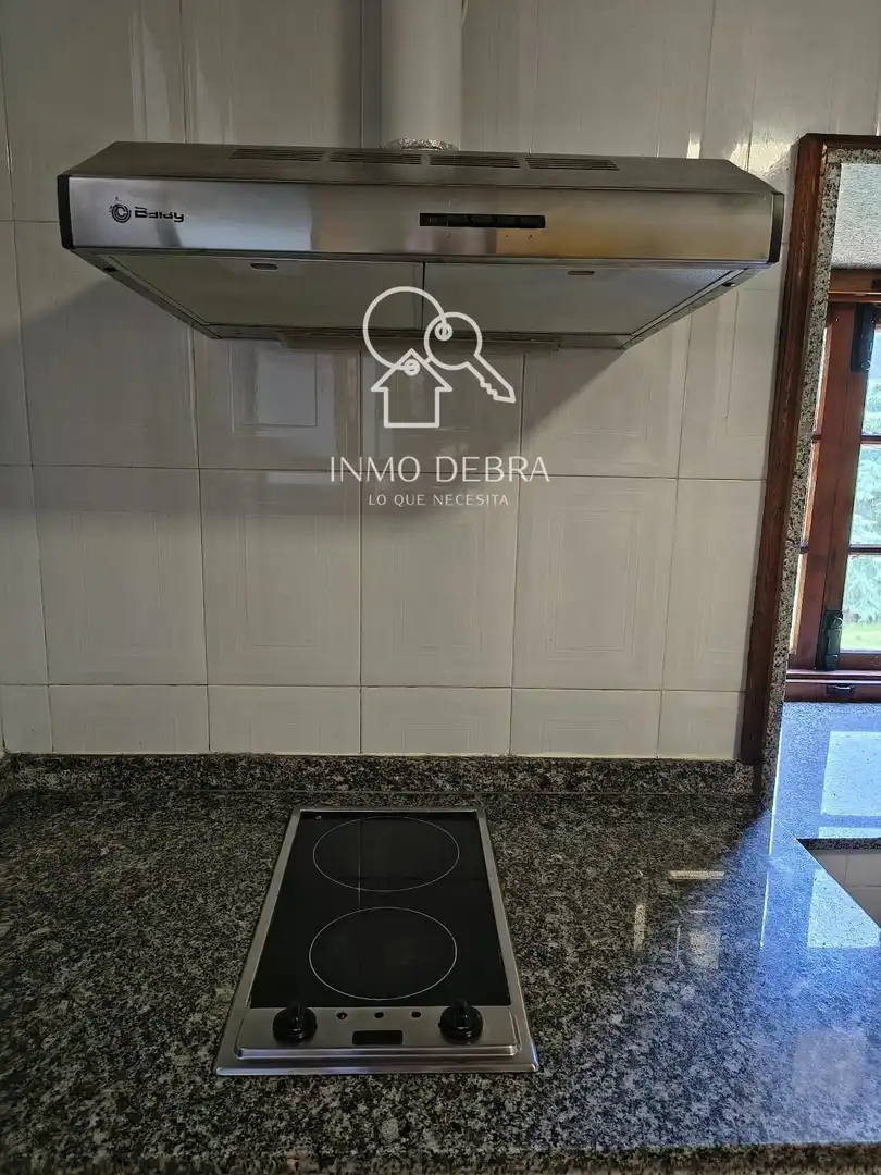 Vista exterior de Casa o chalet en venta en Salas con Calefacción y Terraza