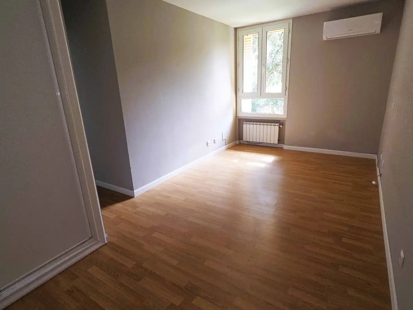 Habitación de Casa adosada de alquiler en La Moraleja con Calefacción, Jardín privado y Terraza