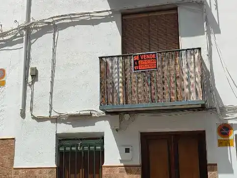 Vista exterior de Casa adosada en venta en Huelma, Jaén