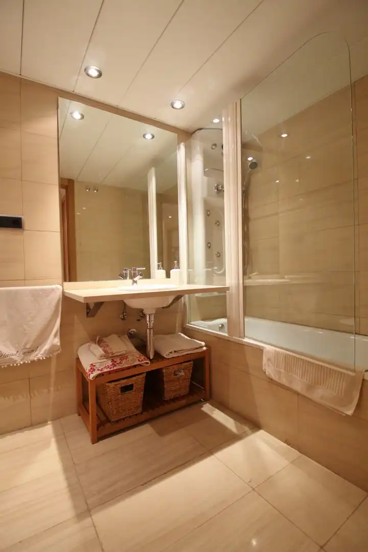 Badezimmer von Wohnung zum Verkauf in Alicante / Alacant mit Klimaanlage, Terrasse und Möbliert