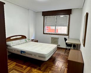 Bedroom of Flat to share in Vigo   with Heating, Furnished and Oven