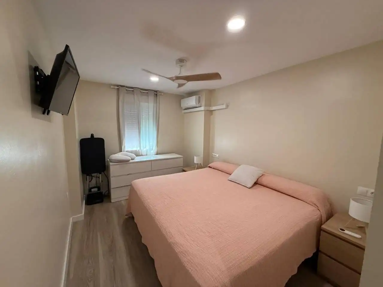 Bedroom of Flat for sale in Camas  with Air Conditioner, Heating and Parquet flooring