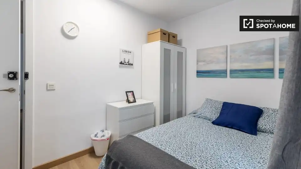 Habitación de Piso de alquiler en Valencia con Aire acondicionado, Calefacción y Amueblado