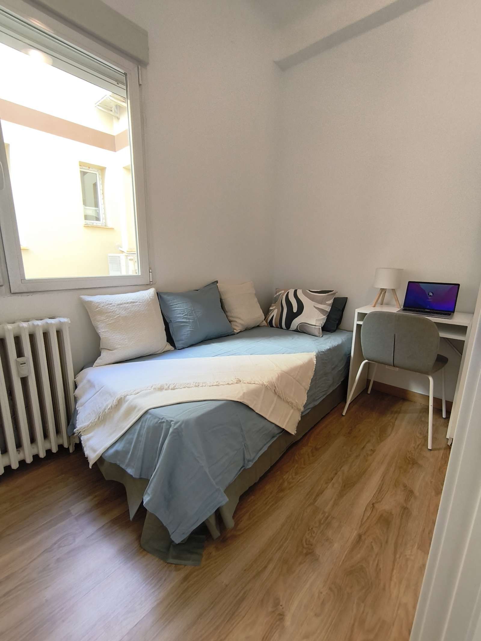 Bedroom of Flat to share in  Madrid Capital  with Air Conditioner, Heating and Terrace