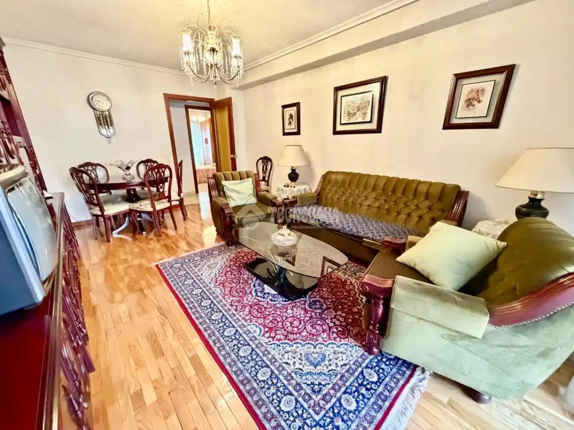 Sala d'estar de Pis en venda en León Capital  amb Calefacció, Parquet i Terrassa