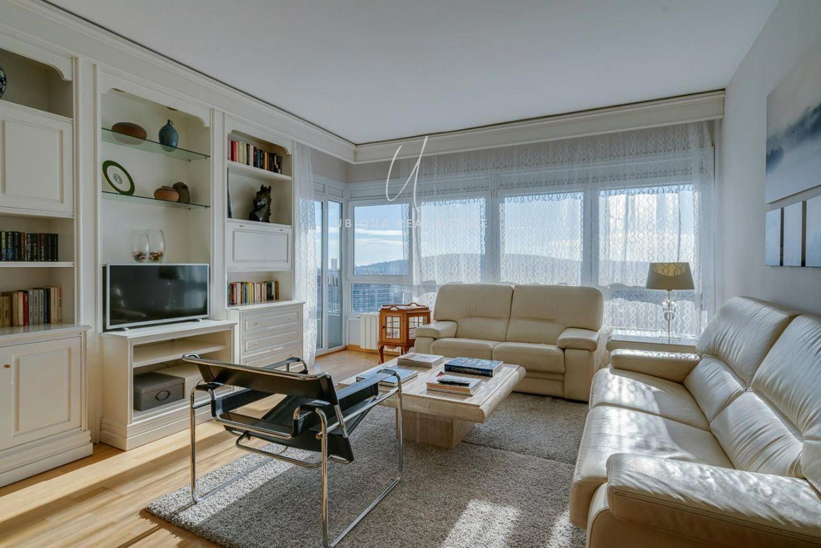 Sala d'estar de Pis de lloguer en  Barcelona Capital amb Aire condicionat, Calefacció i Parquet