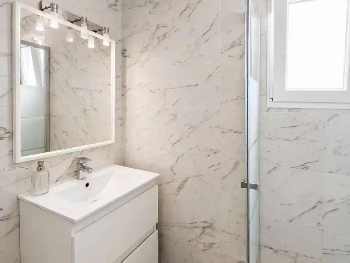 Badezimmer von Wohnung zur Miete in Cartagena mit Klimaanlage, Privatgarten und Möbliert