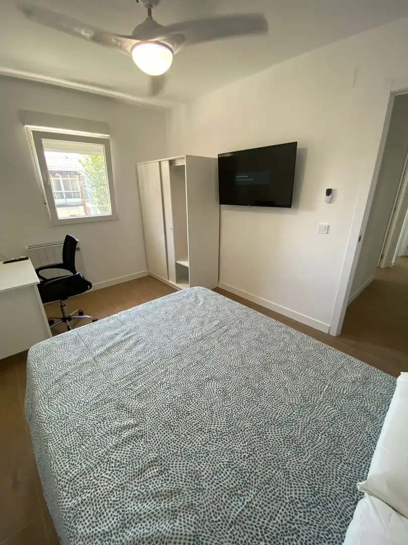 Room in Calle Orio, 4, Los Ángeles