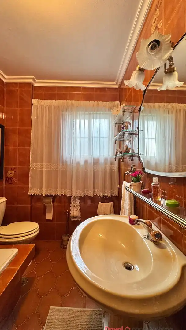 Bathroom of Houses for sale in Redondela  with Heating, Private garden and Jacuzzi