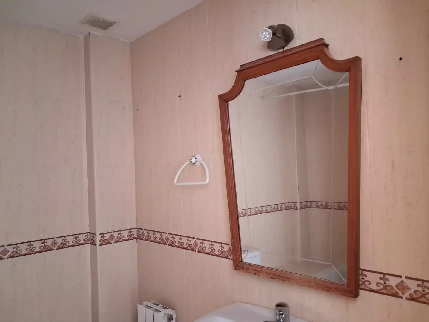 Baño de Casa adosada en venta en Osera de Ebro con Calefacción, Parquet y Terraza