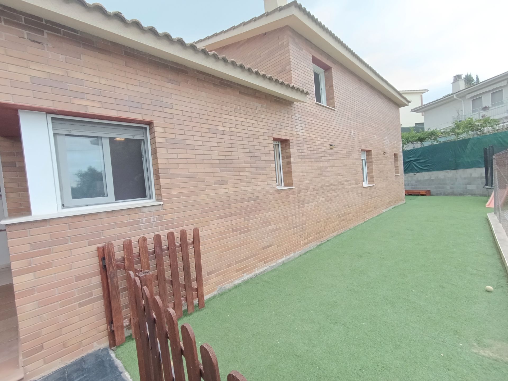 Vista exterior de Casa o xalet en venda en Lliçà d'Amunt amb Aire condicionat, Calefacció i Jardí privat
