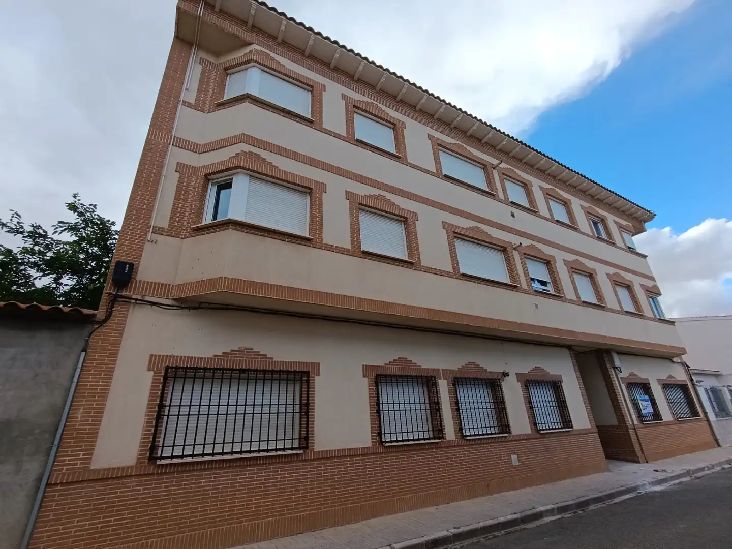 Vista exterior de Piso en venta en Argamasilla de Alba con Aire acondicionado y Terraza