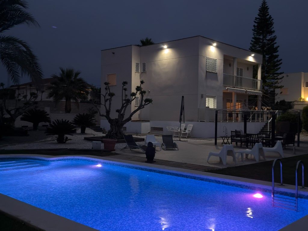 Piscina de Casa o xalet en venda en Alicante / Alacant amb Moblat
