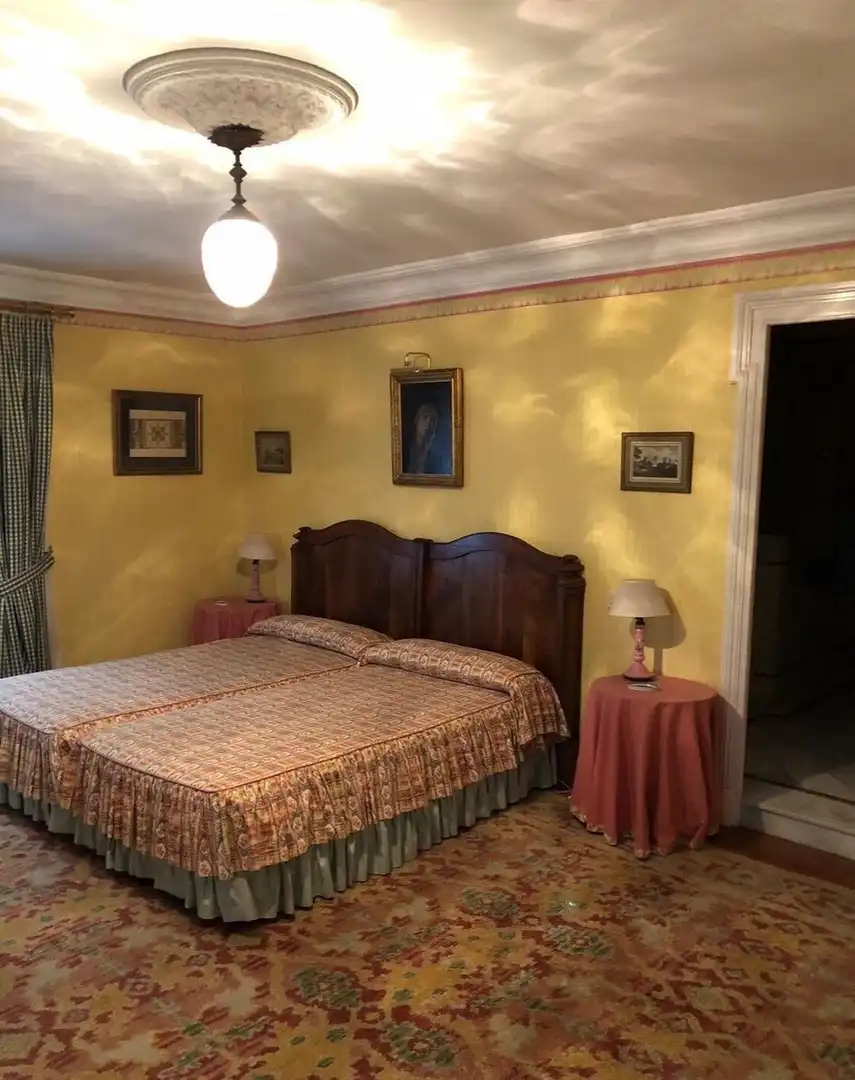 Dormitori de Casa o xalet en venda en Gijón  amb Jardí privat, Terrassa i Moblat