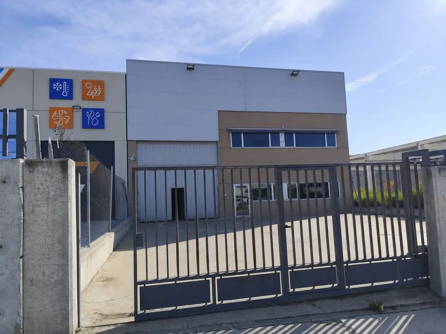 Außenansicht von Fabrikhallen zur Miete in Valladolid
