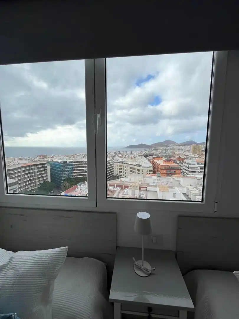 Vista exterior de Piso de alquiler en Las Palmas de Gran Canaria con Terraza y Amueblado