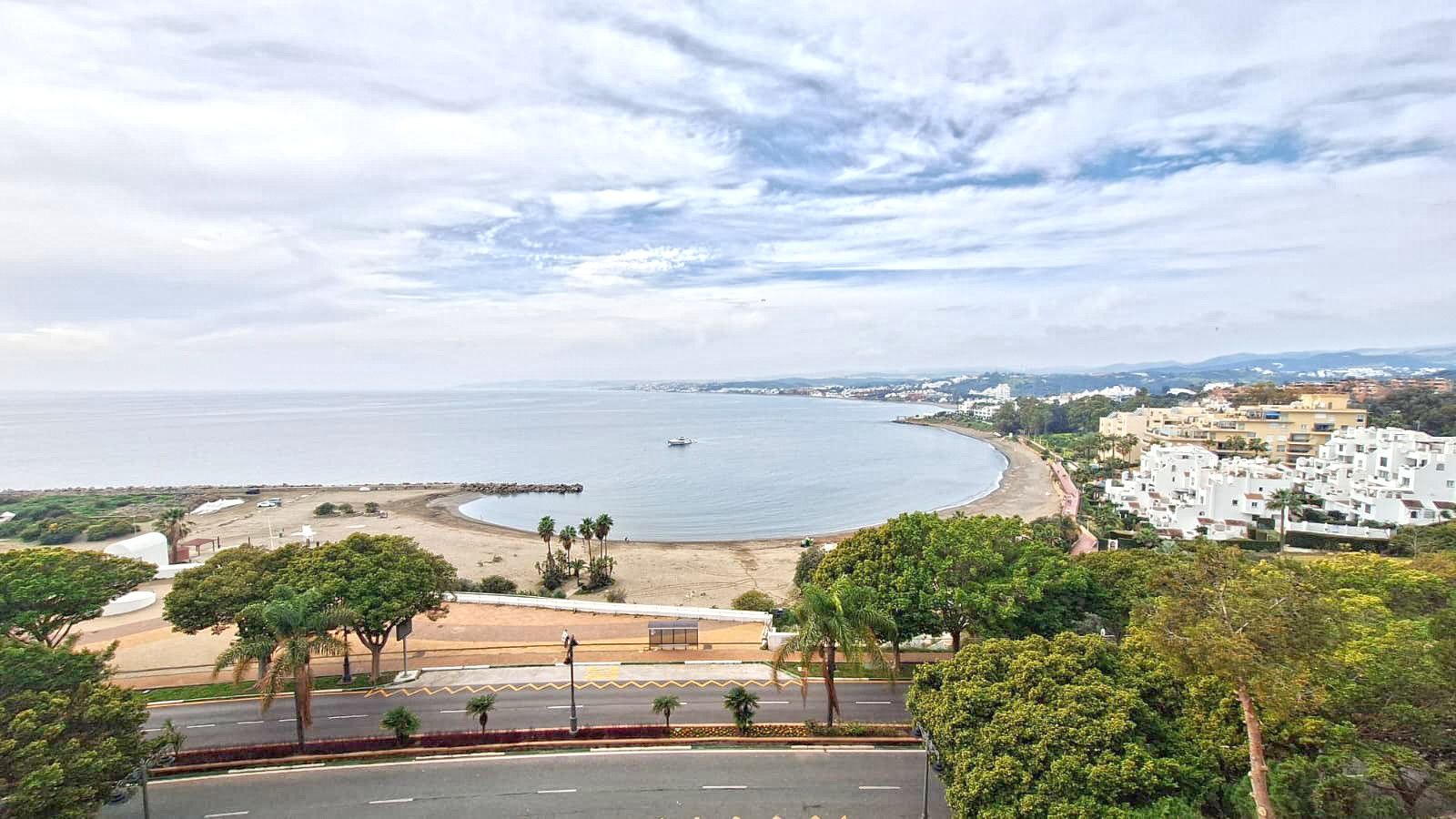 Exterior view of Apartments for sale in Estepona  with Air Conditioner and Terrace