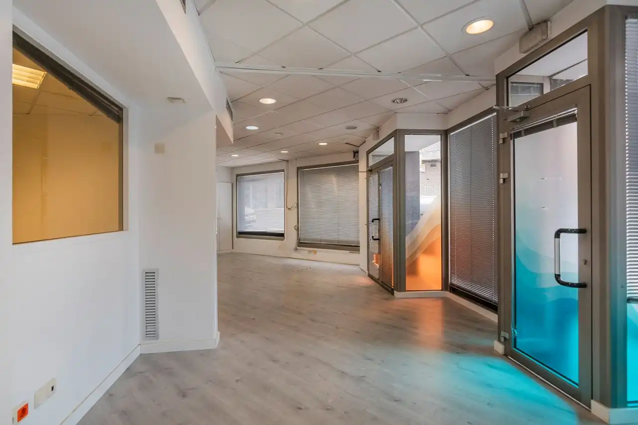 Business premises for sale in Carrer de Sarret i Arbós, imagen 4