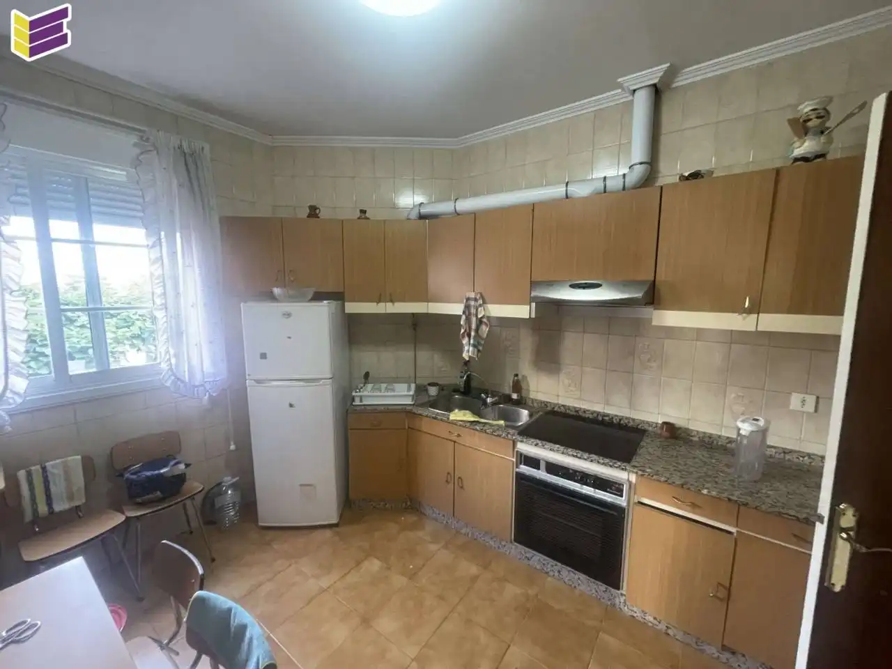 Cuina de Casa o xalet en venda en Vigo  amb Calefacció, Jardí privat i Terrassa