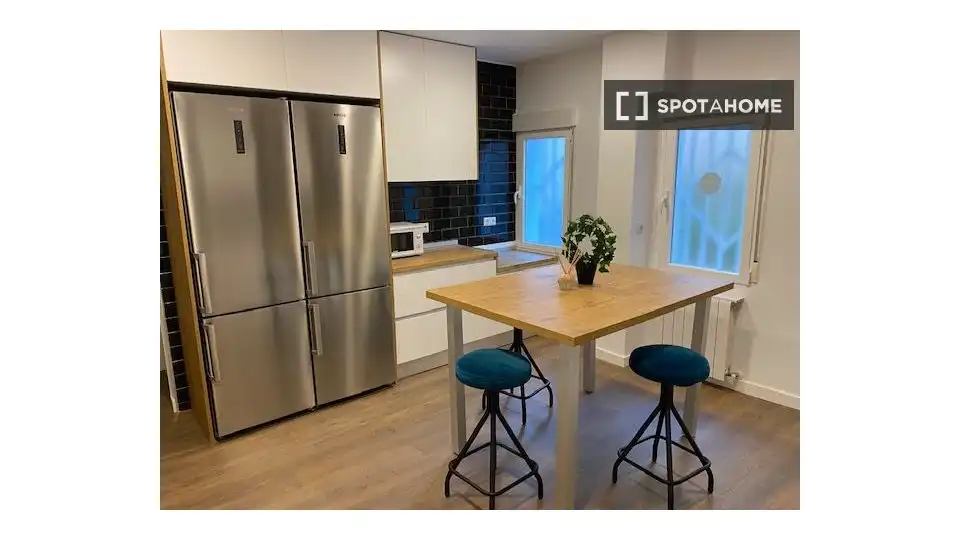 Kitchen of Flat for share in Madrid  with Air Conditioner, Terrace and Furnished