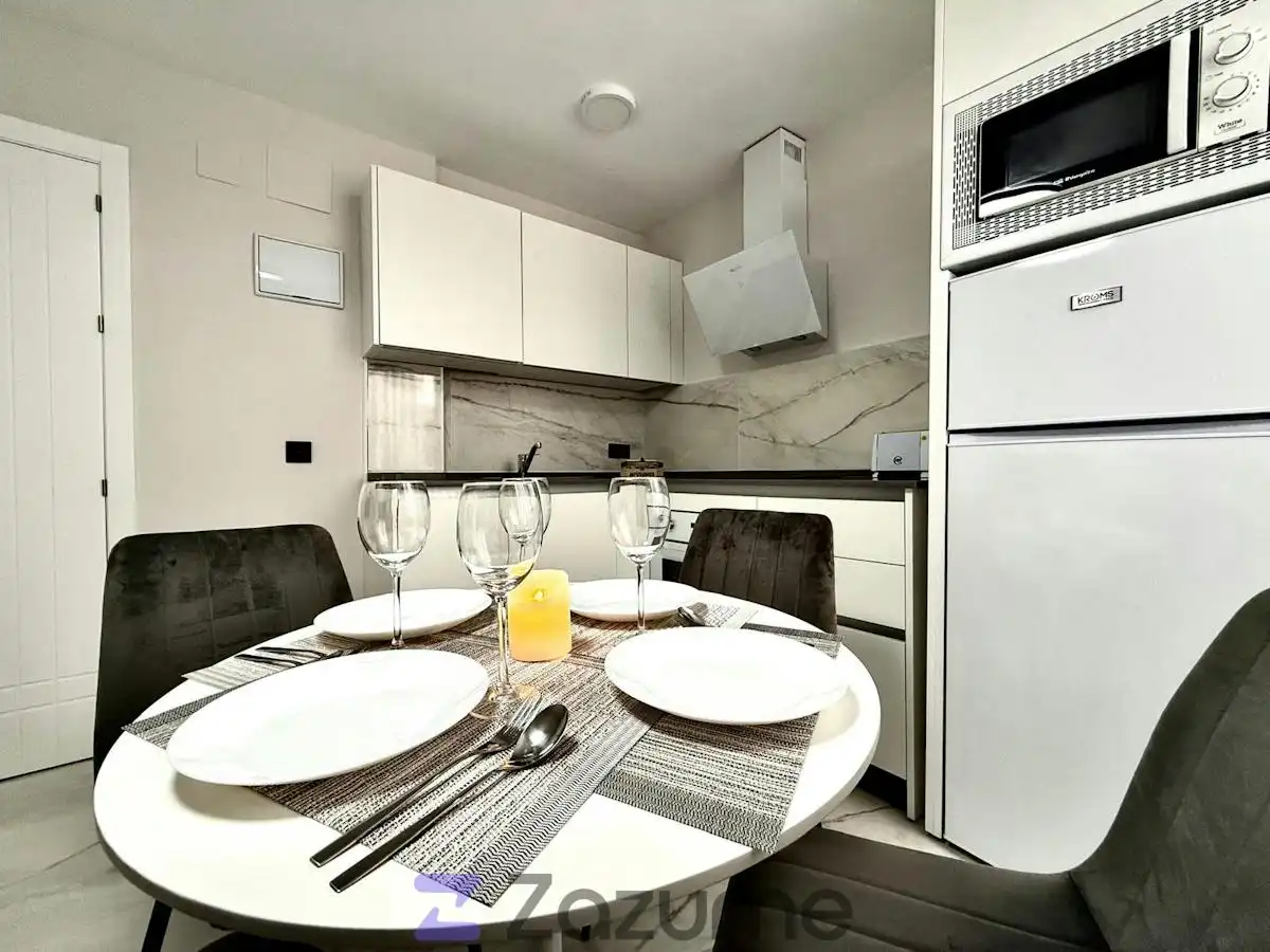Flat with lift to rent in Pl. de Sta. Marina, imagen 5