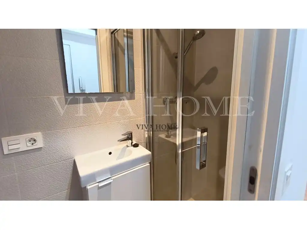 Bathroom of Flat for sale in Madrid