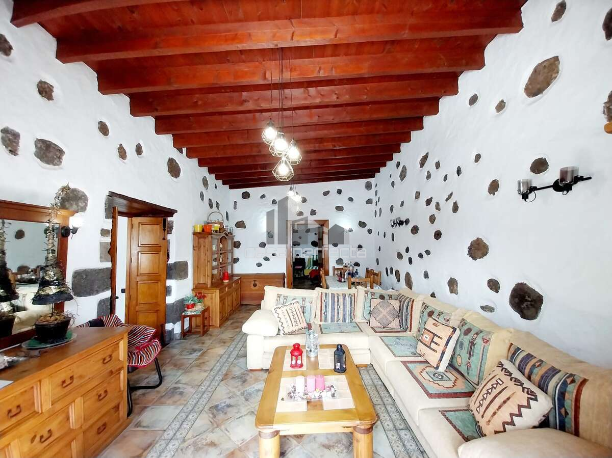 Living room of Country house for sale in Tías  with Terrace, Furnished and Microwave