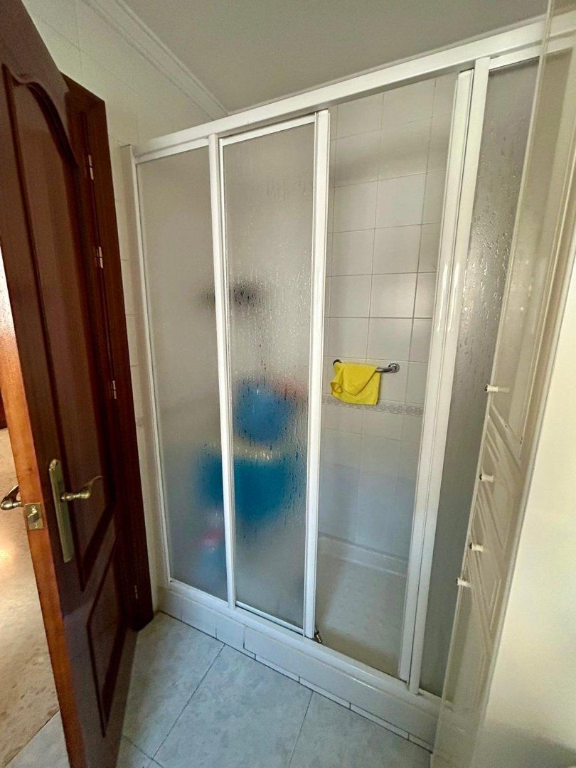 Bathroom of Flat for sale in Camas  with Air Conditioner and Heating