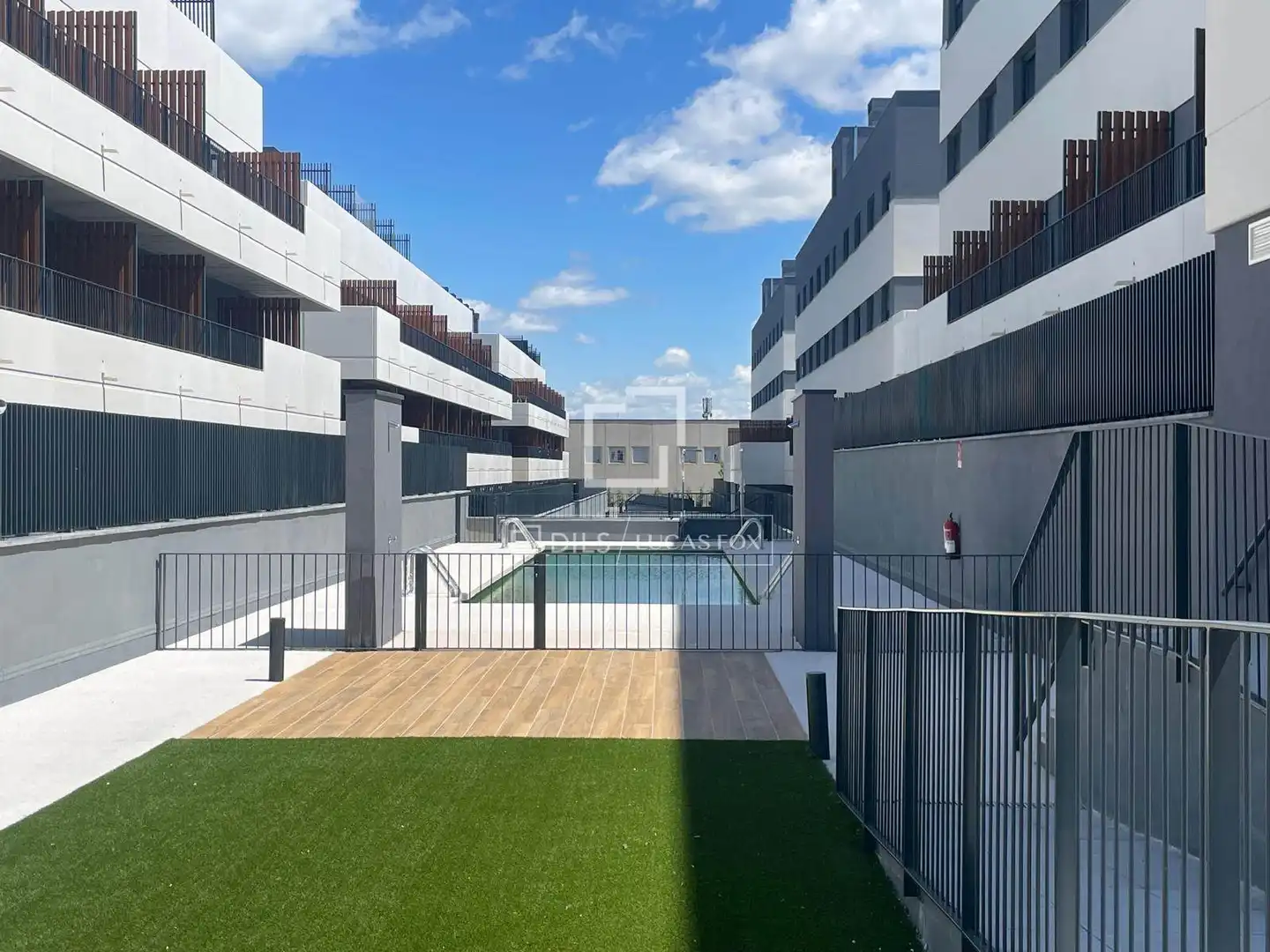 Schwimmbecken von Wohnung zur Miete in San Sebastián de los Reyes mit Klimaanlage, Heizung und Schwimmbad