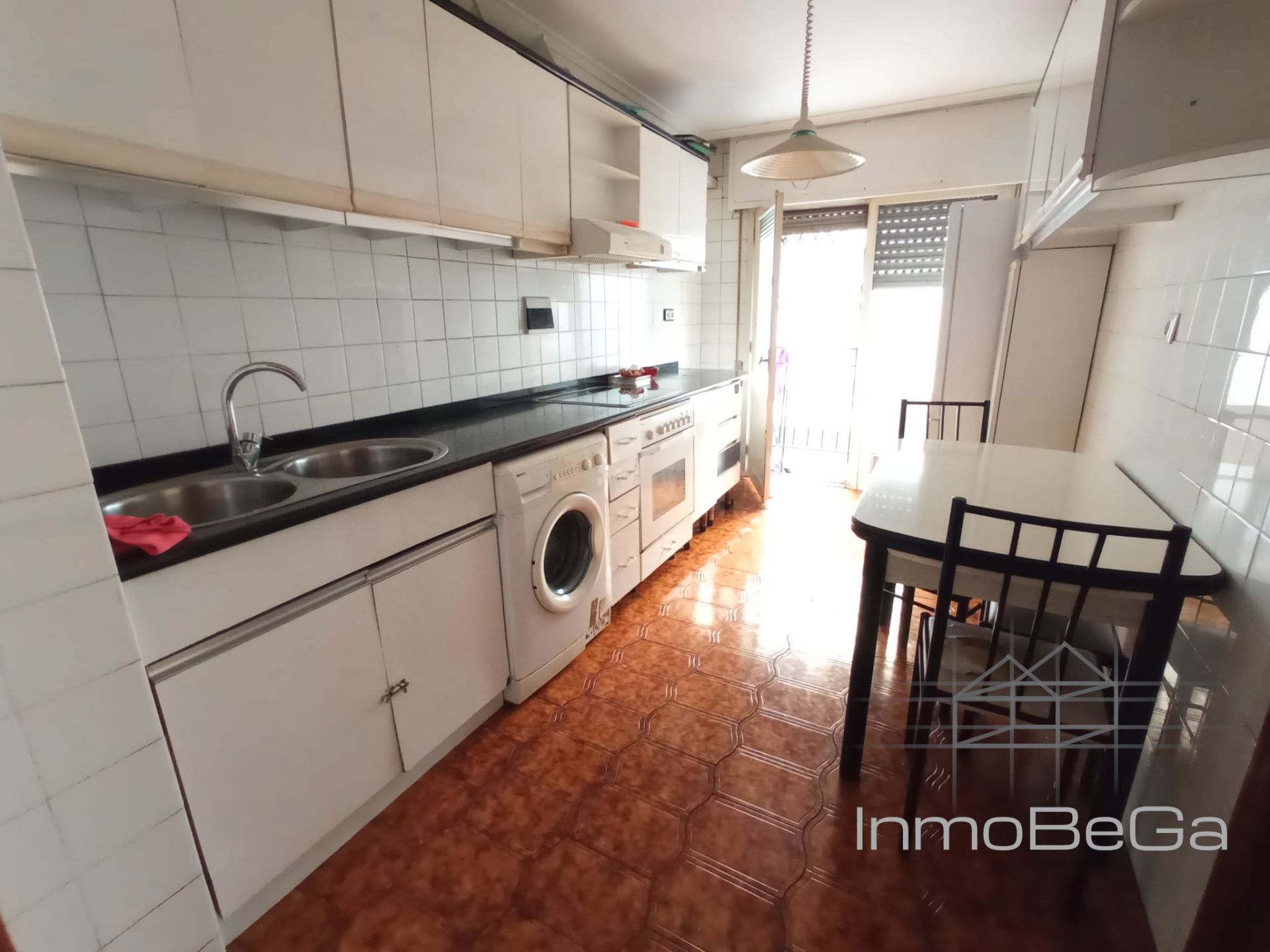 Cuina de Pis en venda en Bilbao  amb Calefacció, Parquet i Balcó