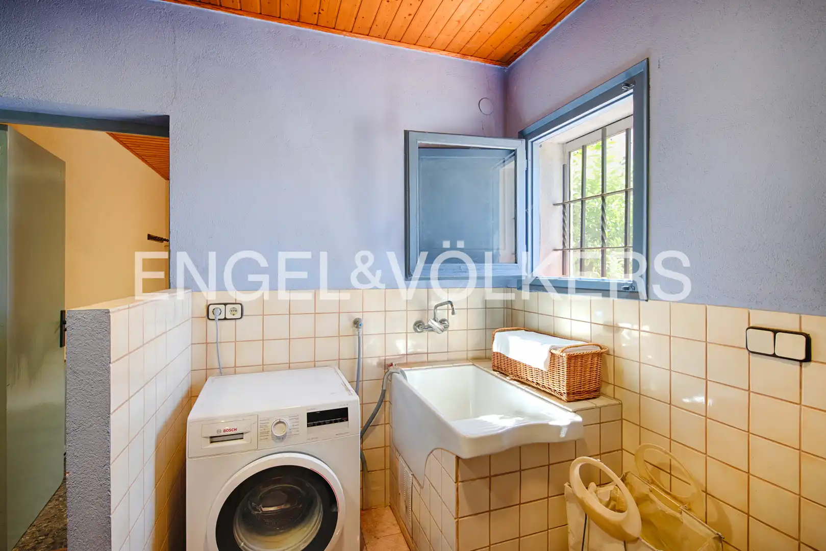 Bathroom of Detached homes for sale in Fortià  with Air Conditioner, Terrace and Swimming Pool
