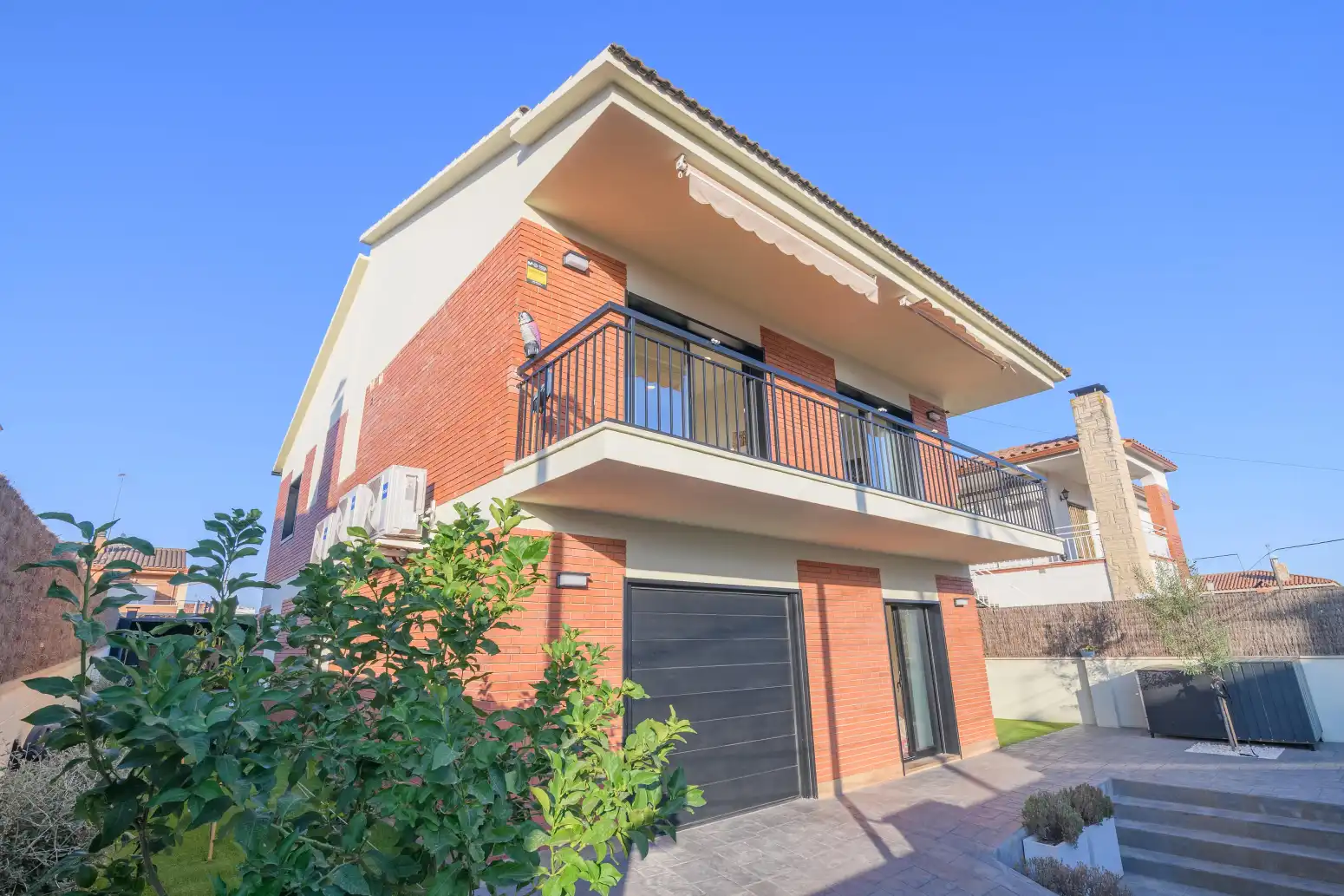 Vista exterior de Casa o xalet en venda en Viladecans amb Aire condicionat, Calefacció i Parquet