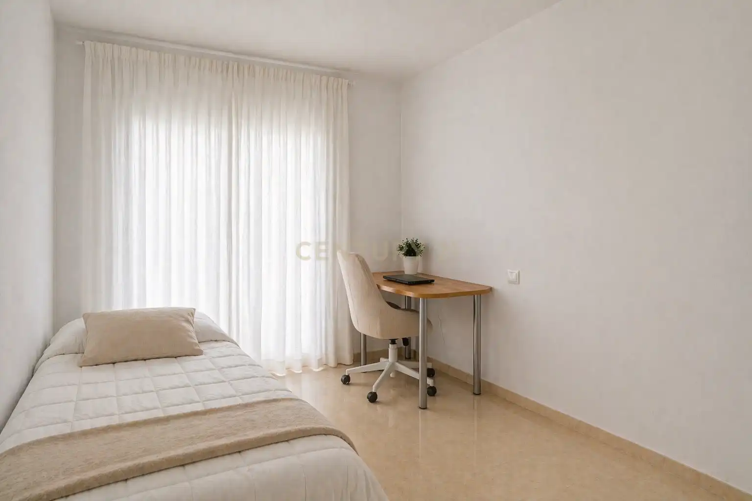 Dormitori de Casa o xalet en venda en Fuengirola amb Aire condicionat, Jardí privat i Traster