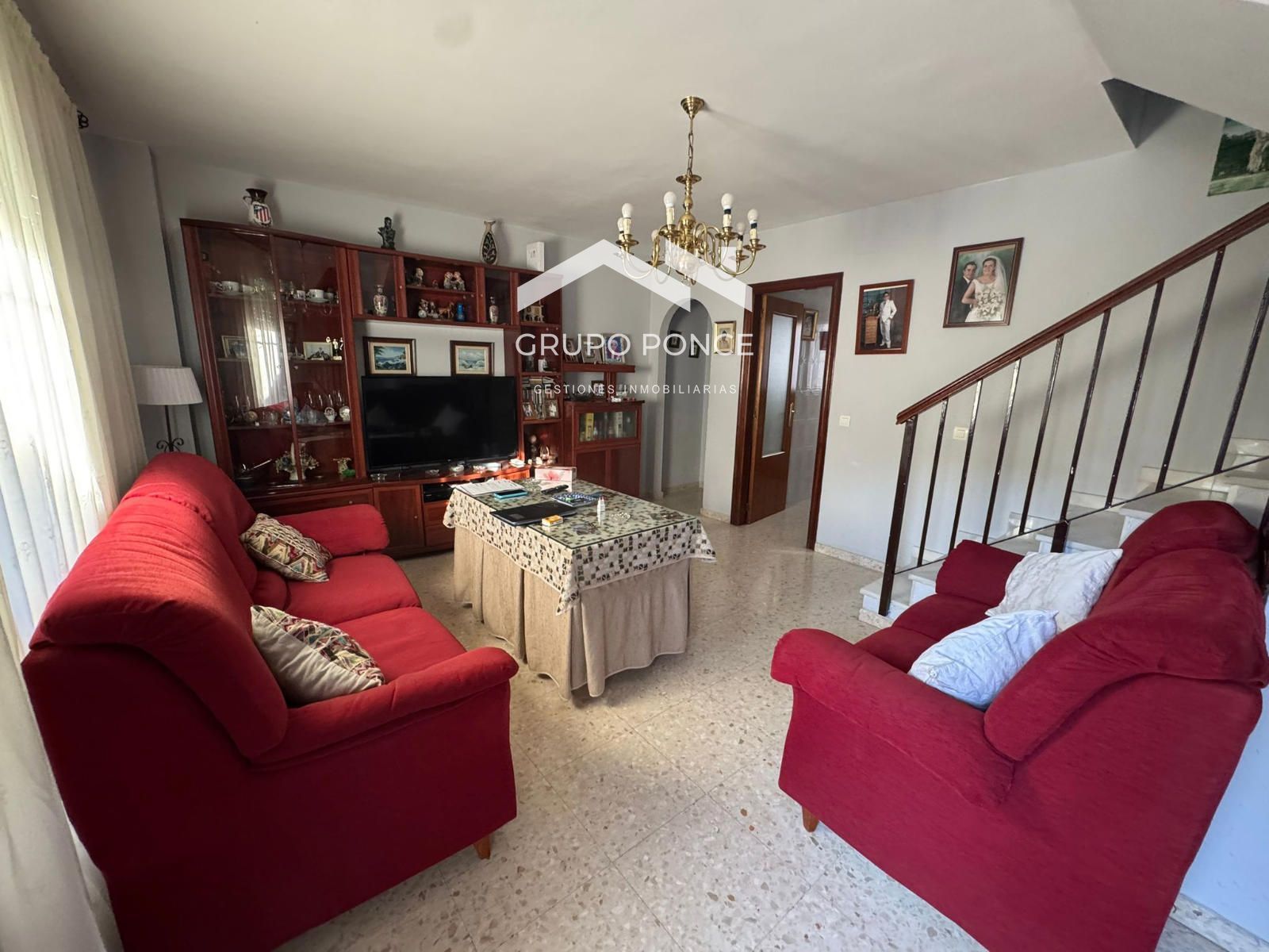 Sala d'estar de Casa adosada en venda en Jerez de la Frontera amb Aire condicionat