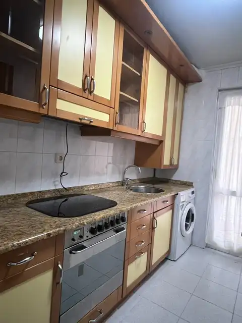 Cuina de Pis en venda en Santa Cruz de Bezana amb Calefacció, Moblat i Forn