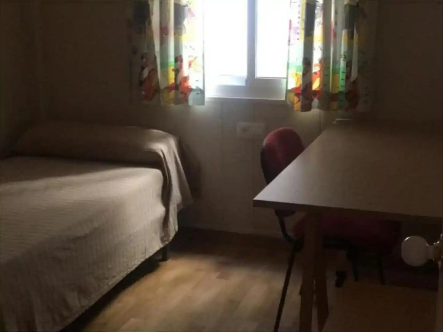 Schlafzimmer von Wohnung zur Miete in Los Barrios mit Parkett und Möbliert