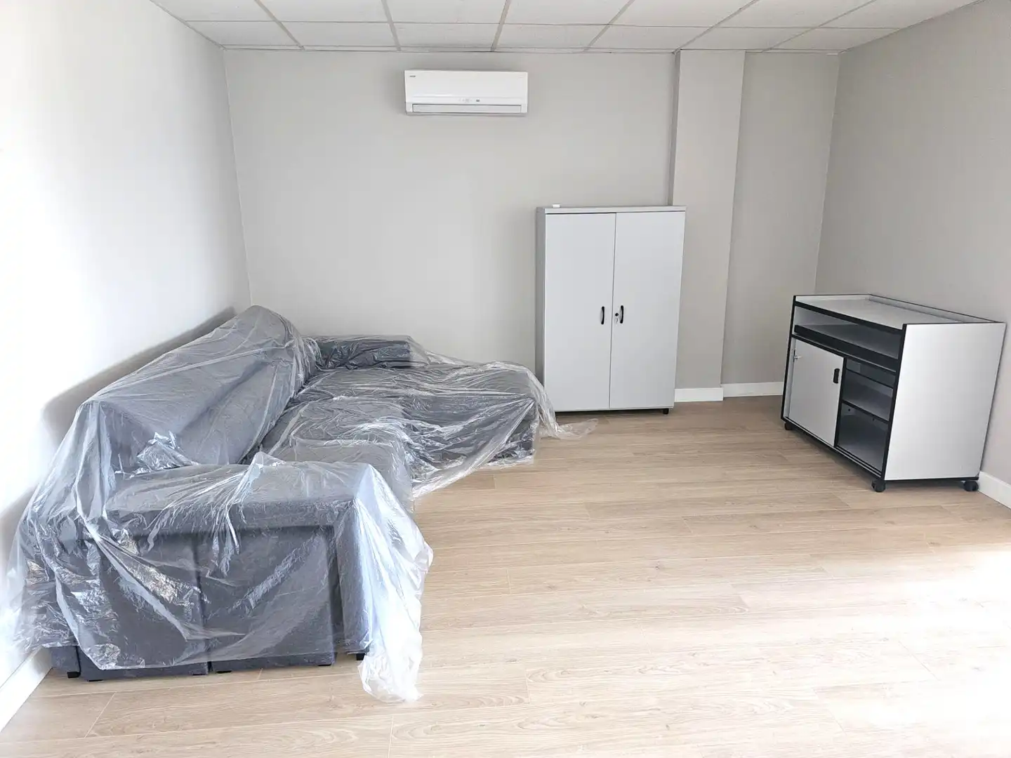 Sala de estar de Oficina de alquiler en Azuqueca de Henares con Aire acondicionado, Calefacción y Trastero