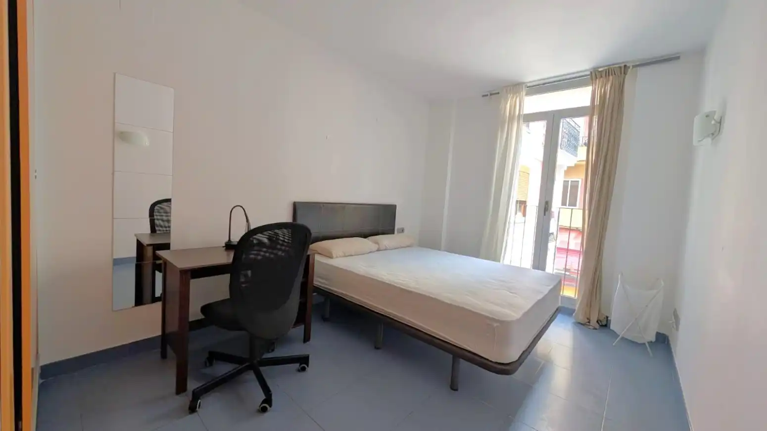 Bedroom of Flat for rent in Valencia  with Air Conditioner, Heating and Terrace