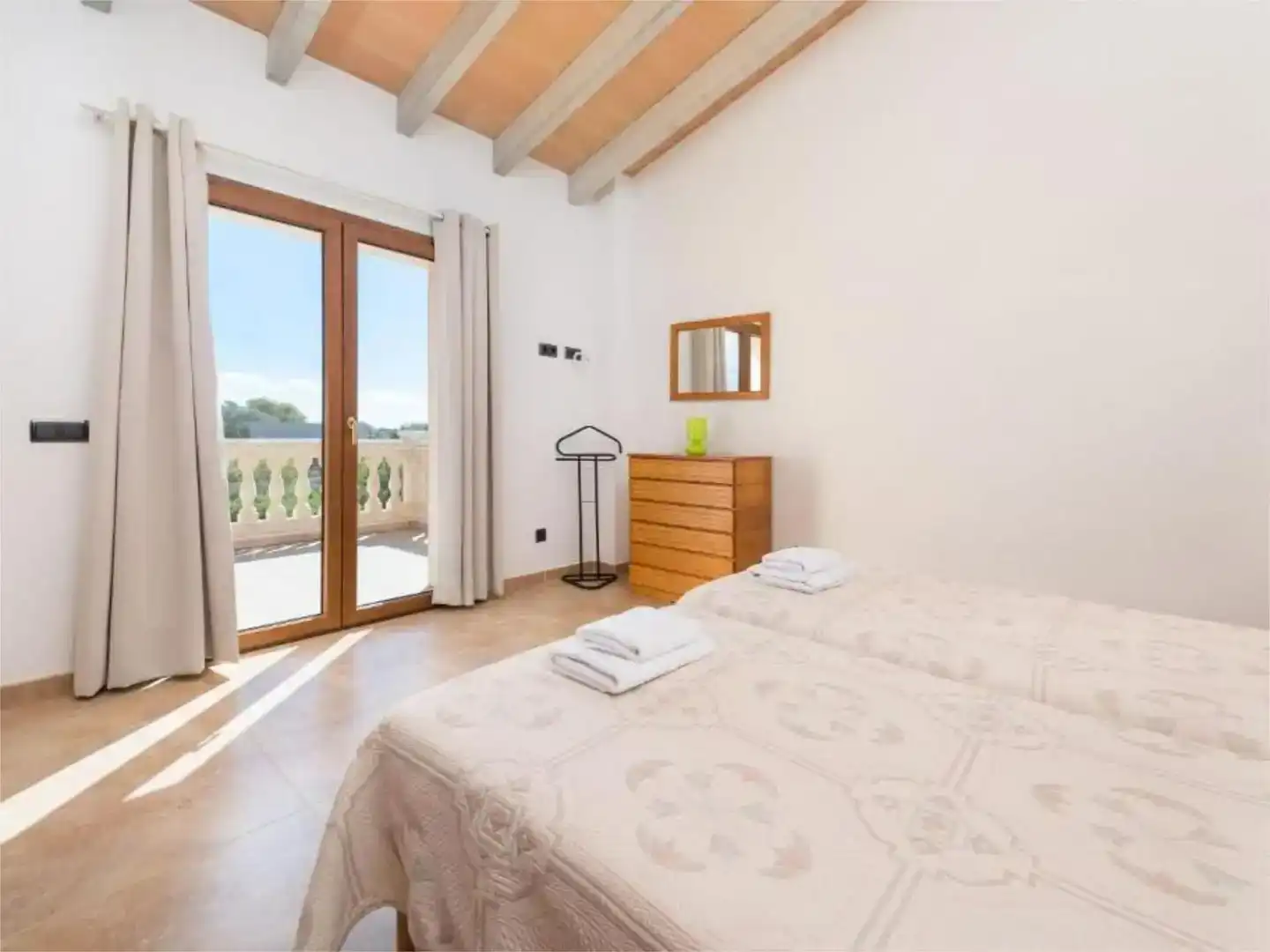 Dormitori de Finca rústica de lloguer en Manacor amb Aire condicionat, Jardí privat i Traster
