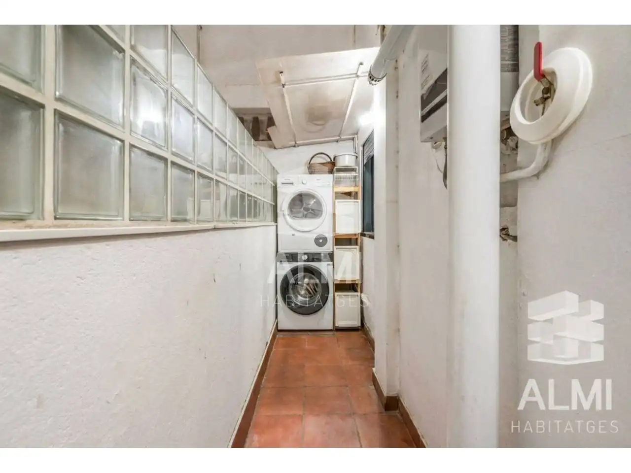 Wohnung zum Verkauf in Barcelona mit Klimaanlage, Parkett und Terrasse