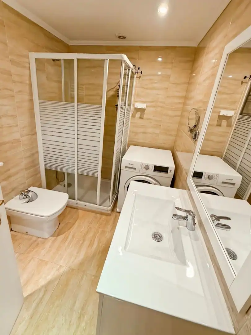 Baño de Piso de alquiler en Madrid con Calefacción y Parquet
